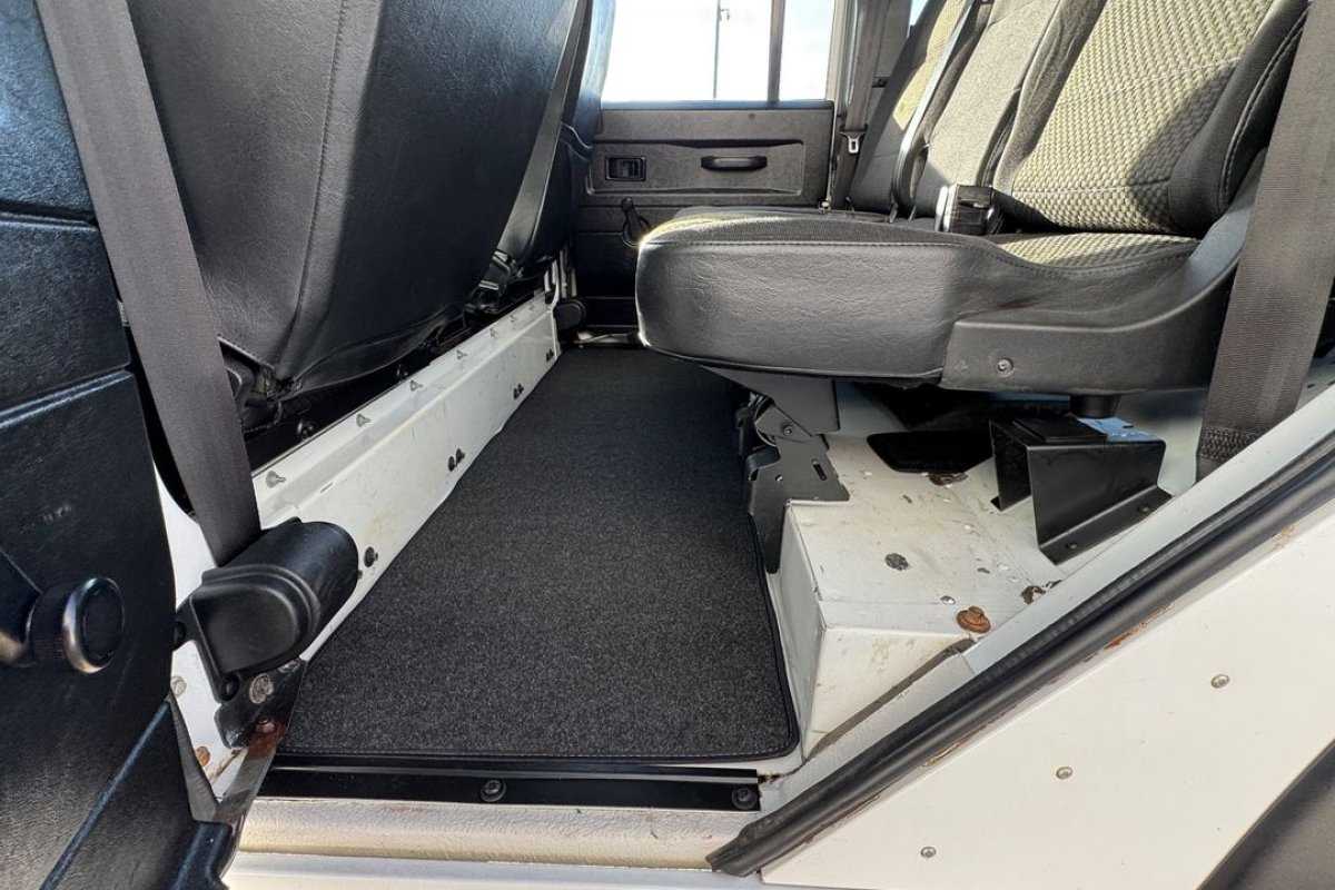 land-rover-defender-2015-diesel-2198cc