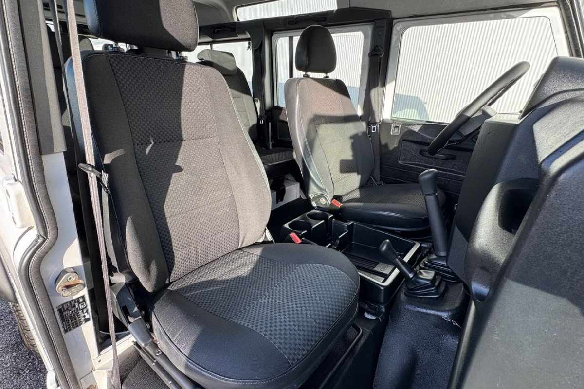 land-rover-defender-2015-diesel-2198cc