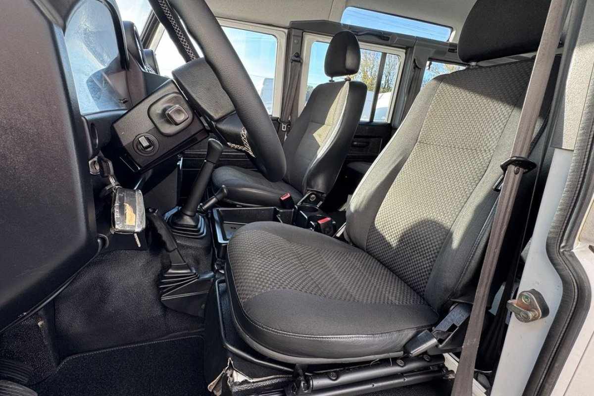 land-rover-defender-2015-diesel-2198cc