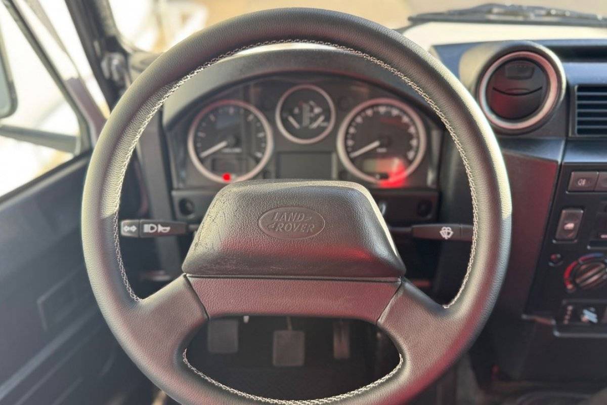 land-rover-defender-2015-diesel-2198cc