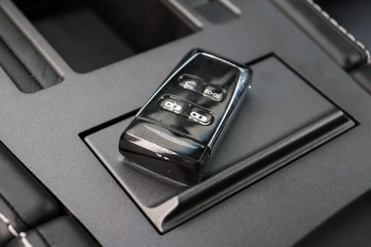 aston-martin-vantage-coupe-2012-gasolina-4735cc