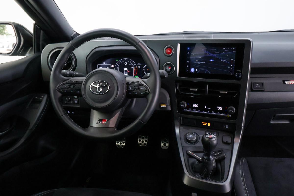 toyota-yaris-2024-gasolina-1618cc