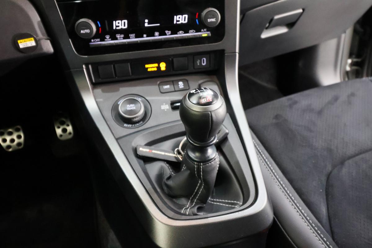 toyota-yaris-2024-gasolina-1618cc