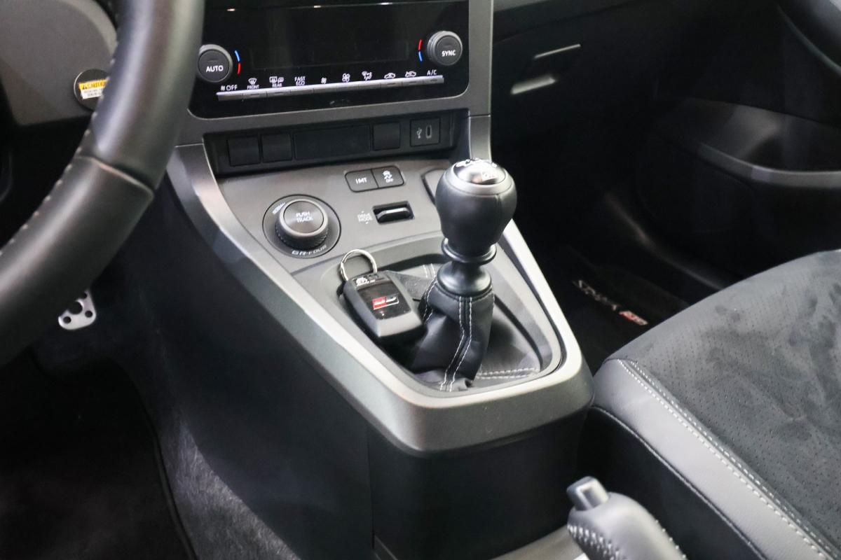 toyota-yaris-2024-gasolina-1618cc