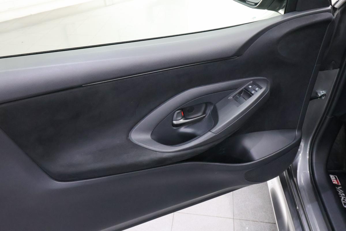 toyota-yaris-2024-gasolina-1618cc