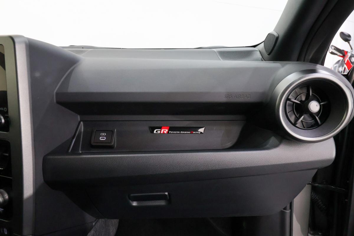 toyota-yaris-2024-gasolina-1618cc