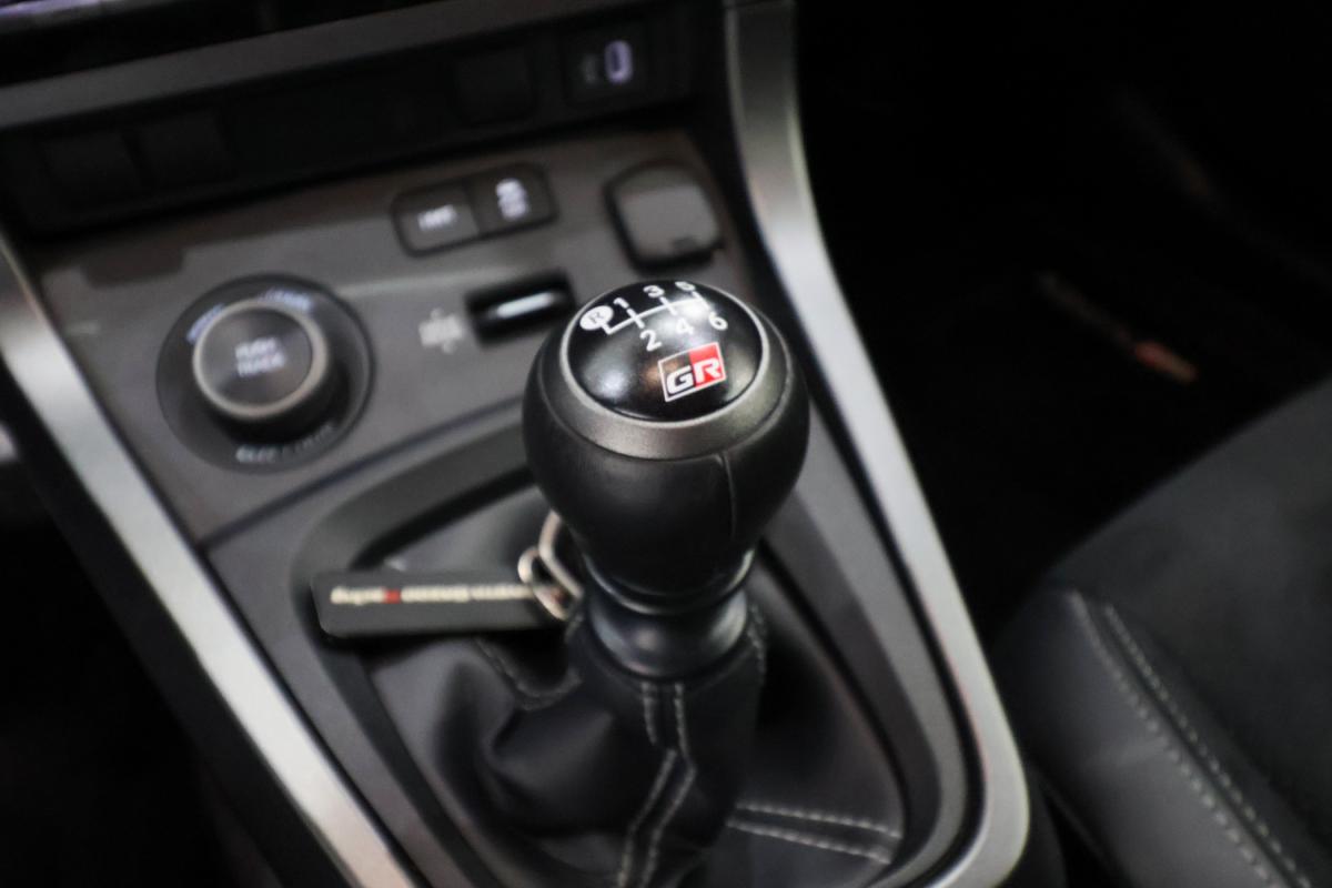 toyota-yaris-2024-gasolina-1618cc