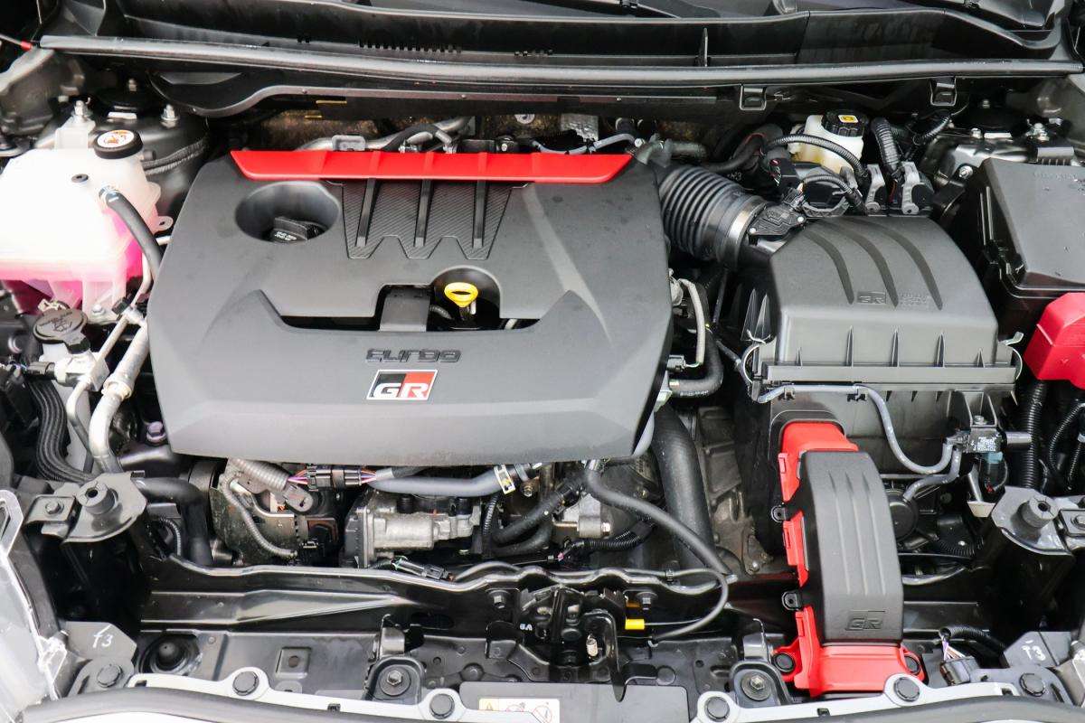 toyota-yaris-2024-gasolina-1618cc