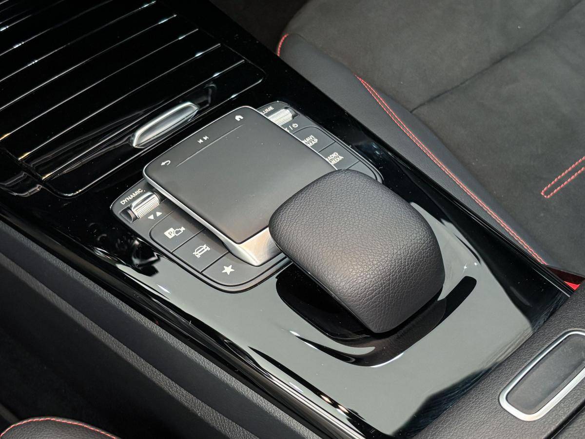 mercedes-benz-classe-a-2022-hibrido-a-gasolina-1332cc