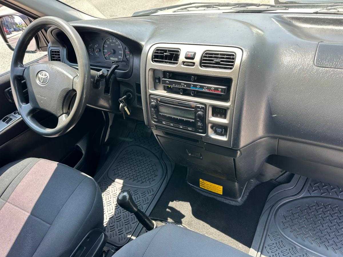 toyota-hiace-2012-diesel-2494cc