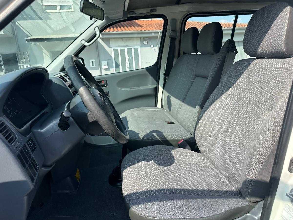 toyota-hiace-2007-diesel-2494cc
