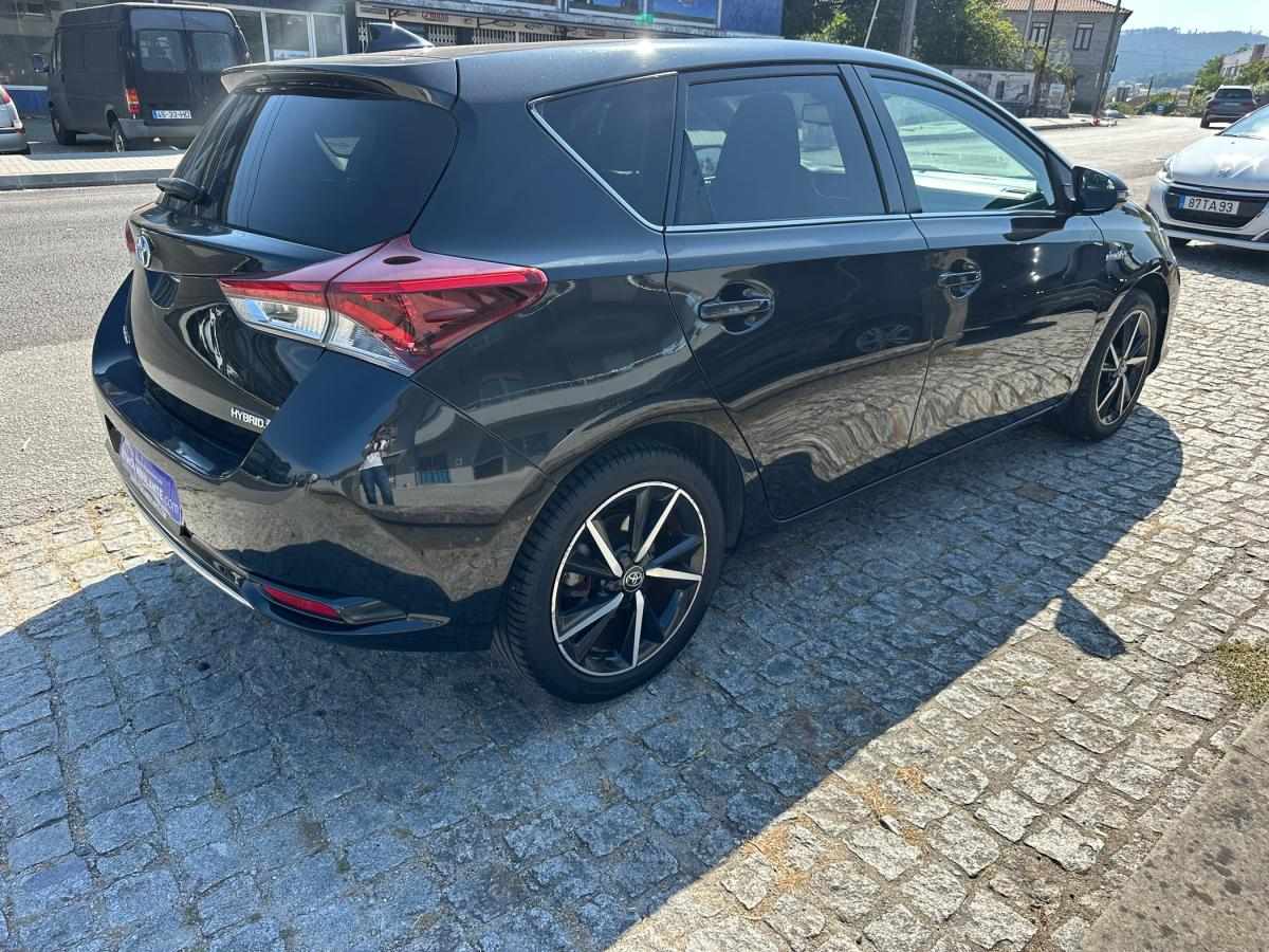 toyota-auris-2017-hibrido-a-gasolina-1798cc
