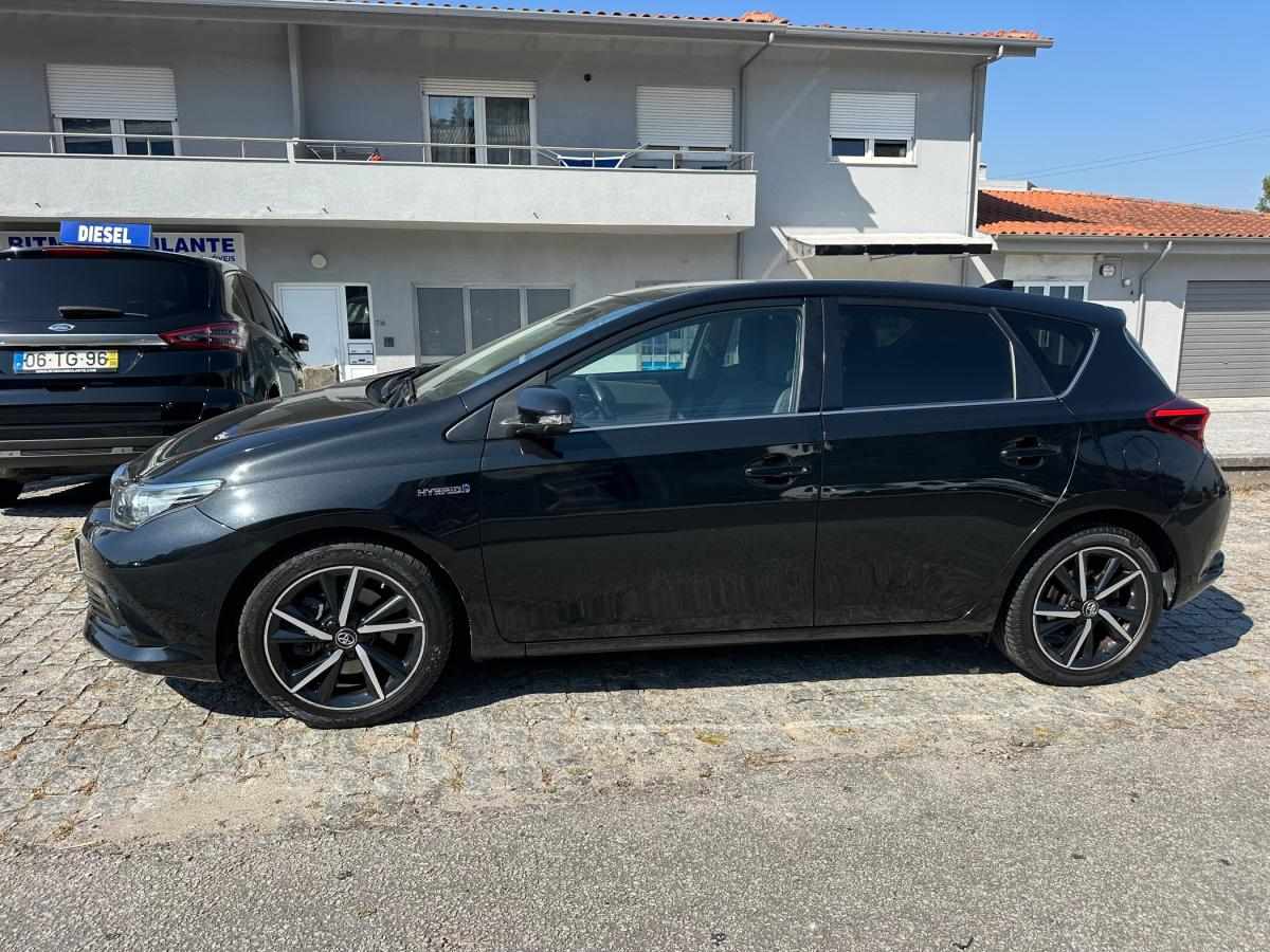 toyota-auris-2017-hibrido-a-gasolina-1798cc