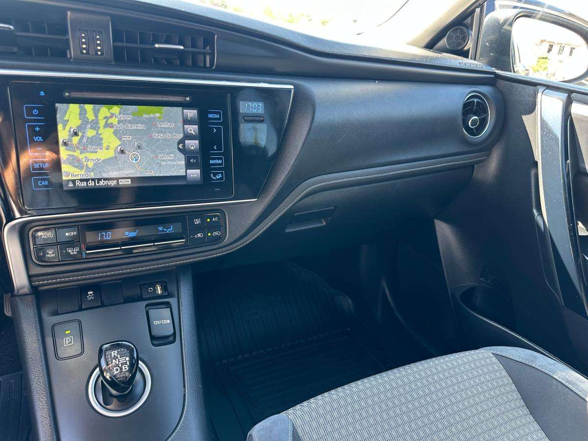 toyota-auris-2017-hibrido-a-gasolina-1798cc