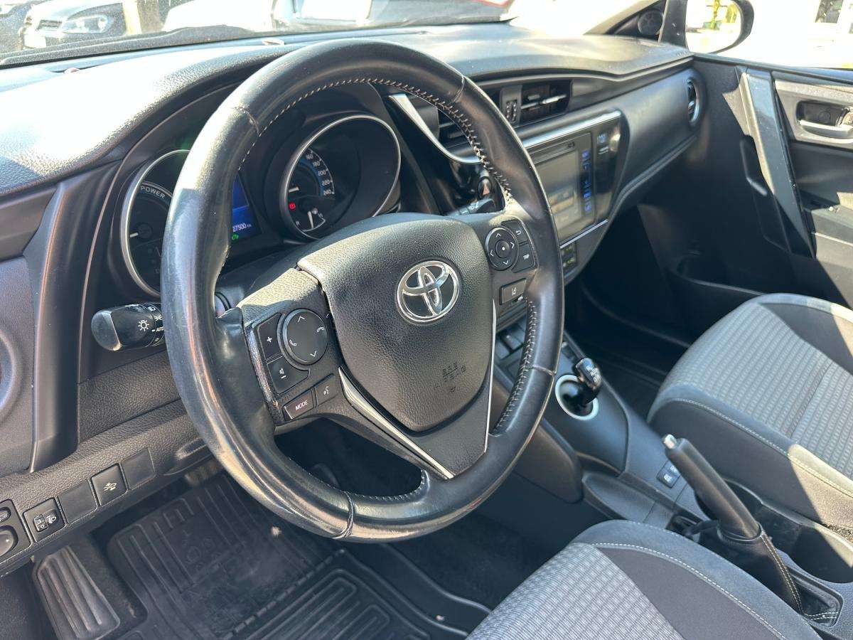 toyota-auris-2017-hibrido-a-gasolina-1798cc