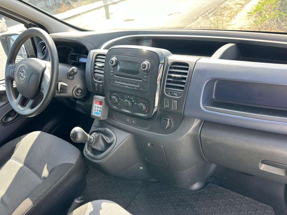 opel-vivaro-2019-diesel-1598cc