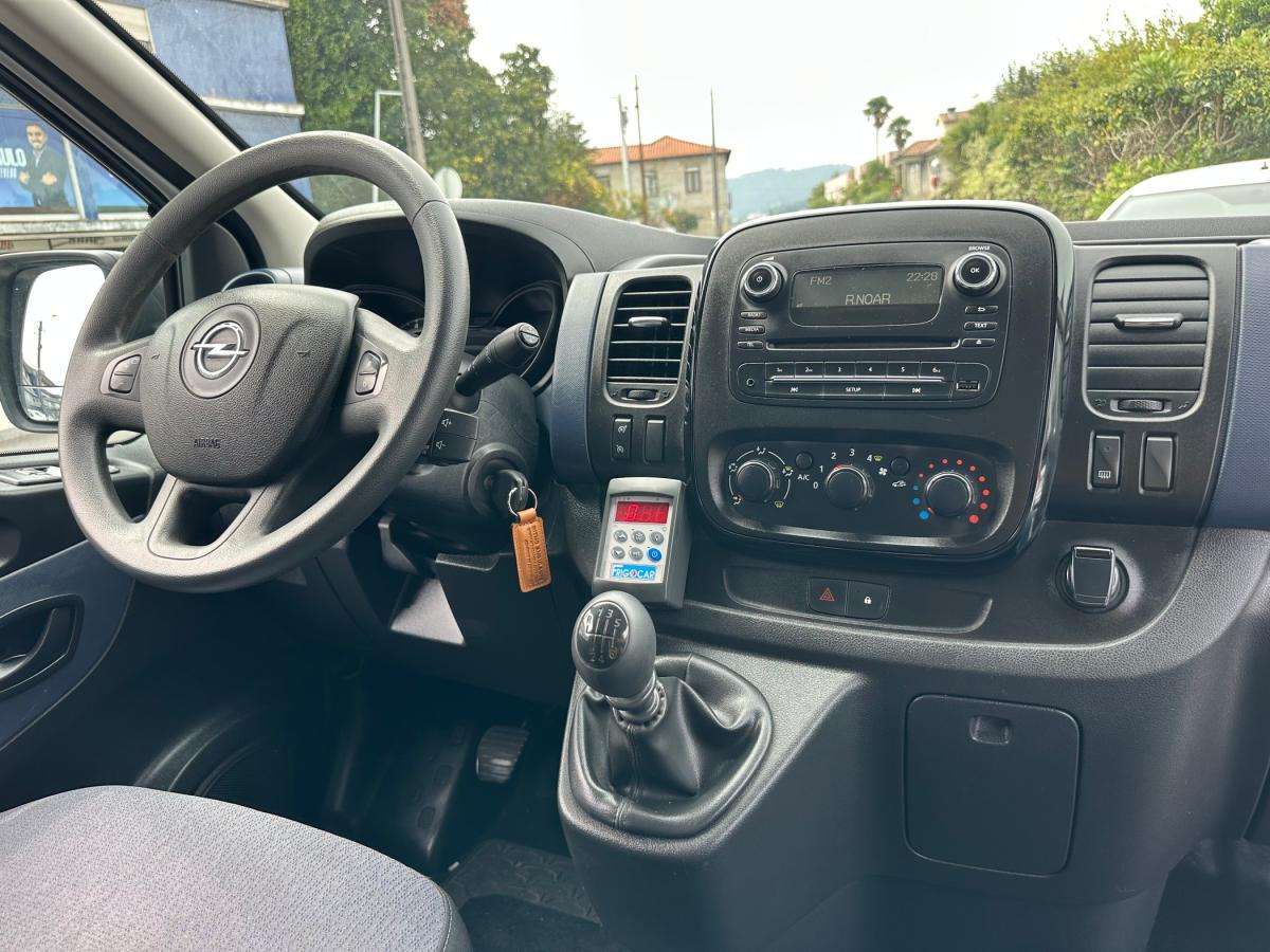 opel-vivaro-2019-diesel-1598cc