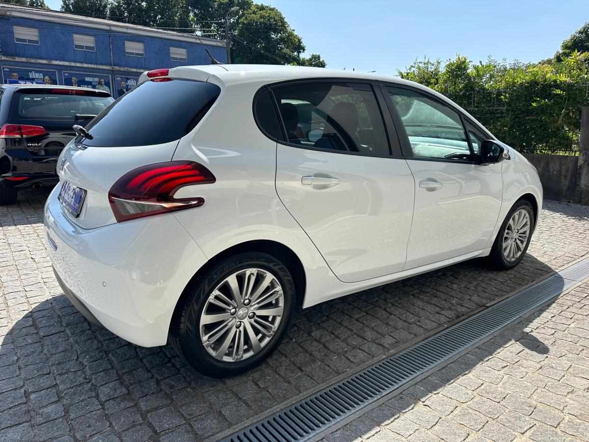 peugeot-208-2017-diesel-1560cc