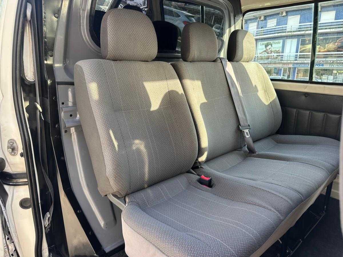 toyota-hiace-2008-diesel-2494cc