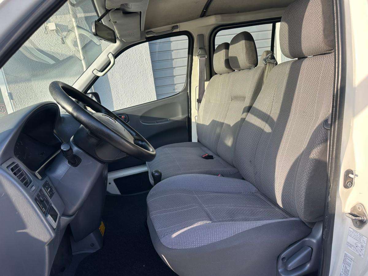 toyota-hiace-2008-diesel-2494cc