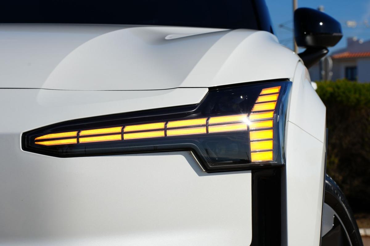 volvo-ex30-2024-eletrico-500cc
