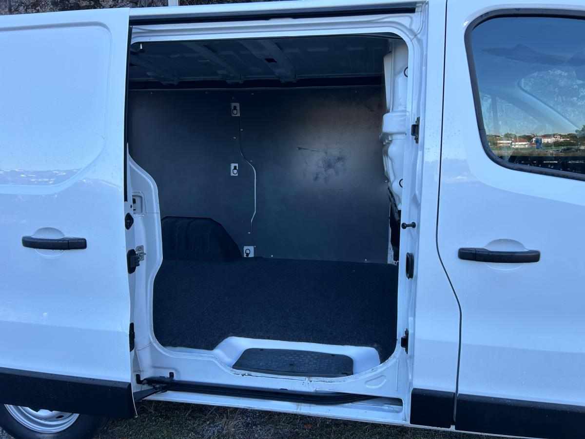 renault-trafic-2-0-110cv-2023-diesel-1997cc