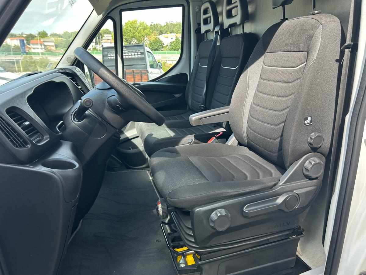 iveco-daily-2-3-156cv-2023-diesel-2287cc