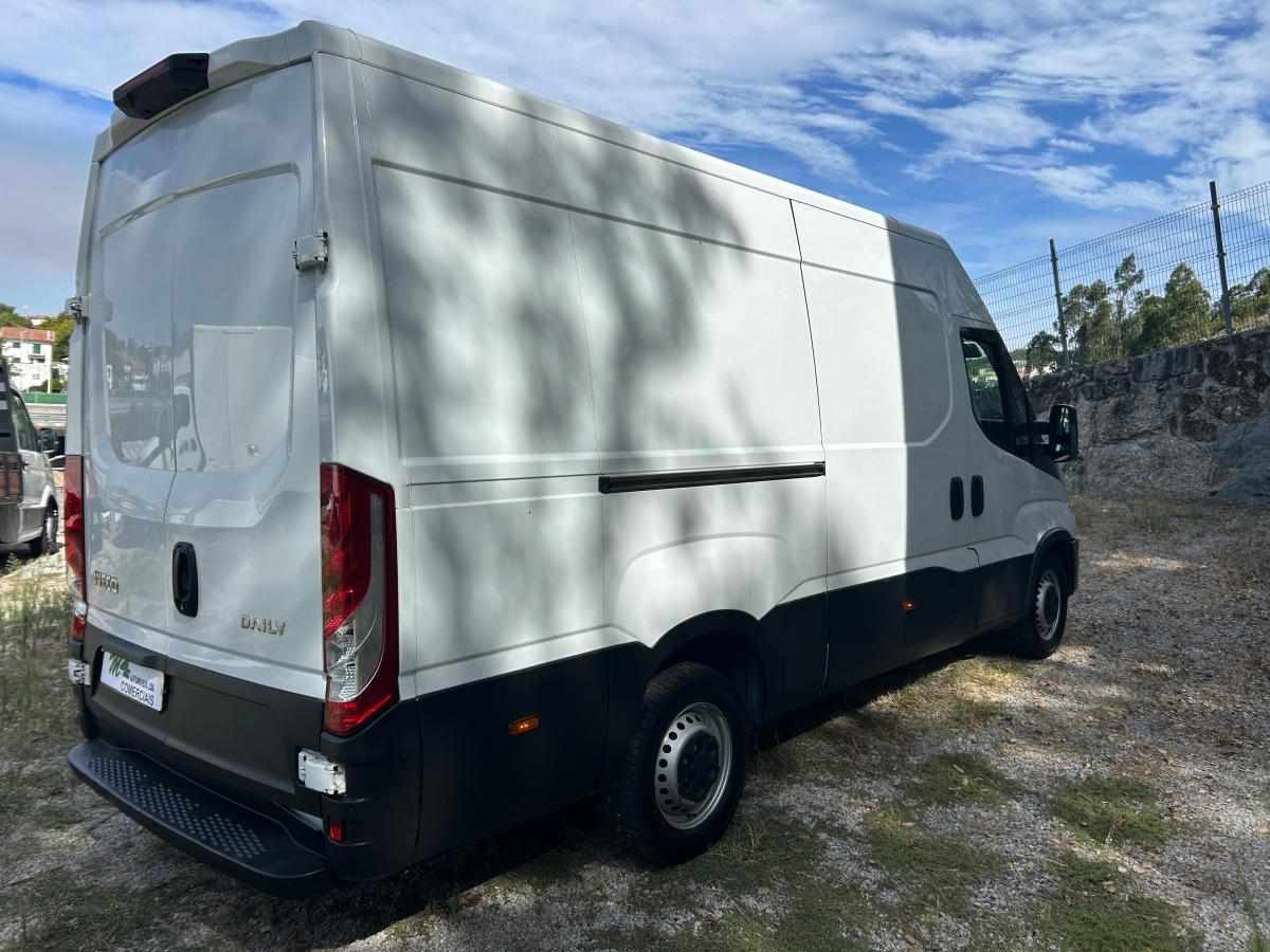 iveco-daily-2-3-156cv-2023-diesel-2287cc