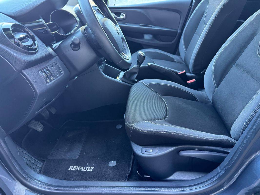 renault-clio-sport-tourer-2018-diesel-1461cc