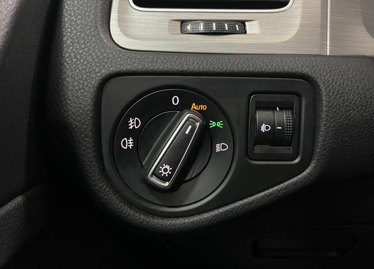 volkswagen-golf-variant-2017-diesel-1598cc