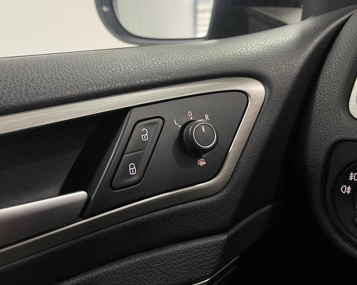 volkswagen-golf-variant-2017-diesel-1598cc