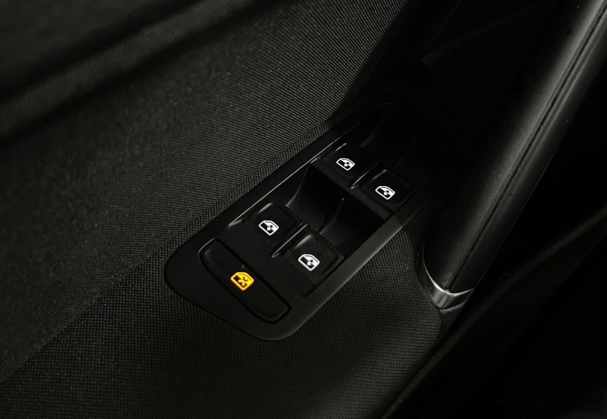 volkswagen-golf-variant-2017-diesel-1598cc
