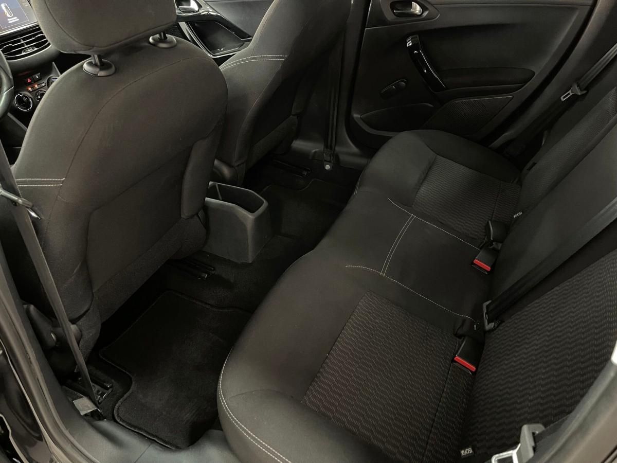 peugeot-208-2015-gasolina-1199cc