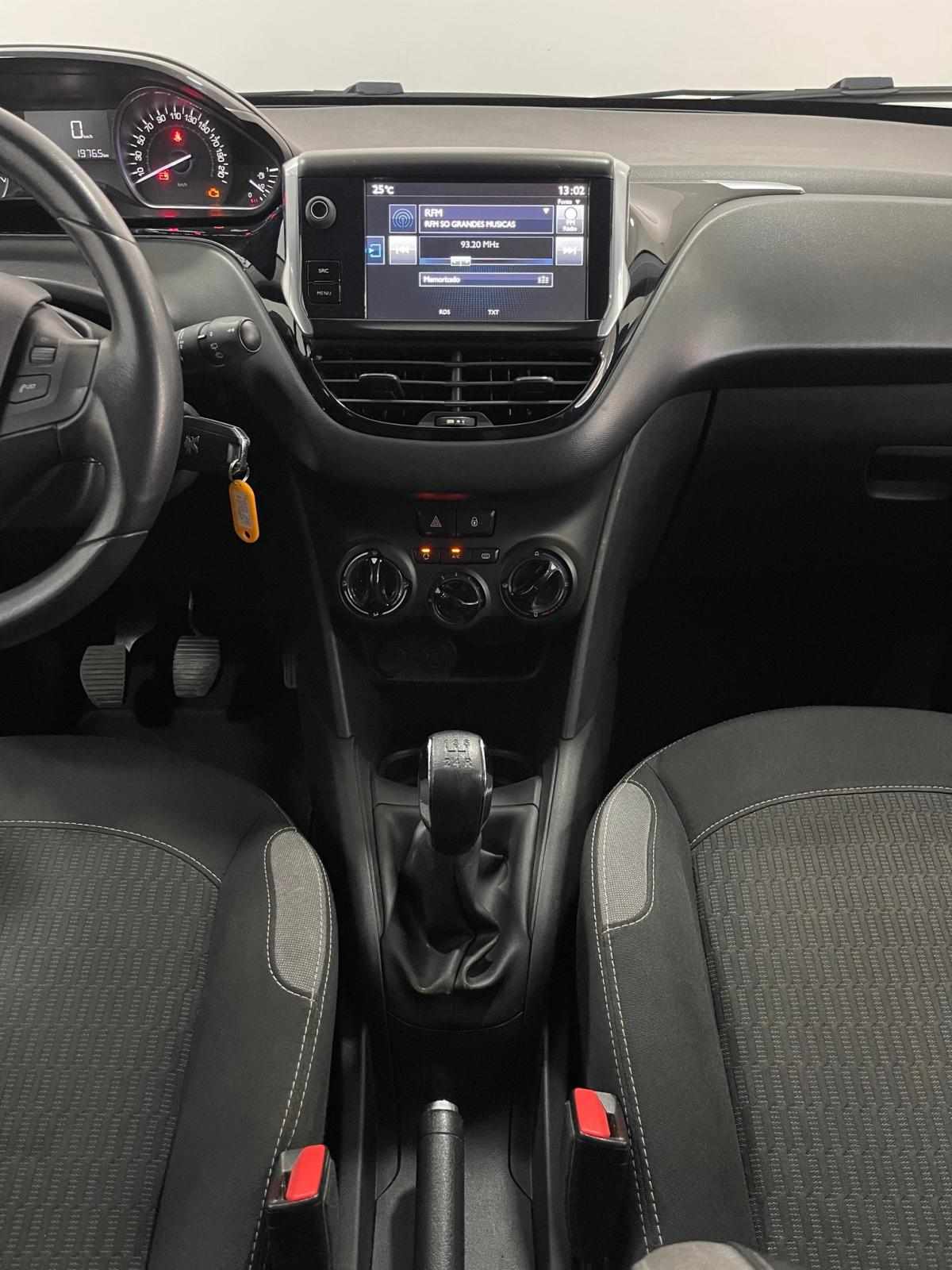 peugeot-208-2015-gasolina-1199cc
