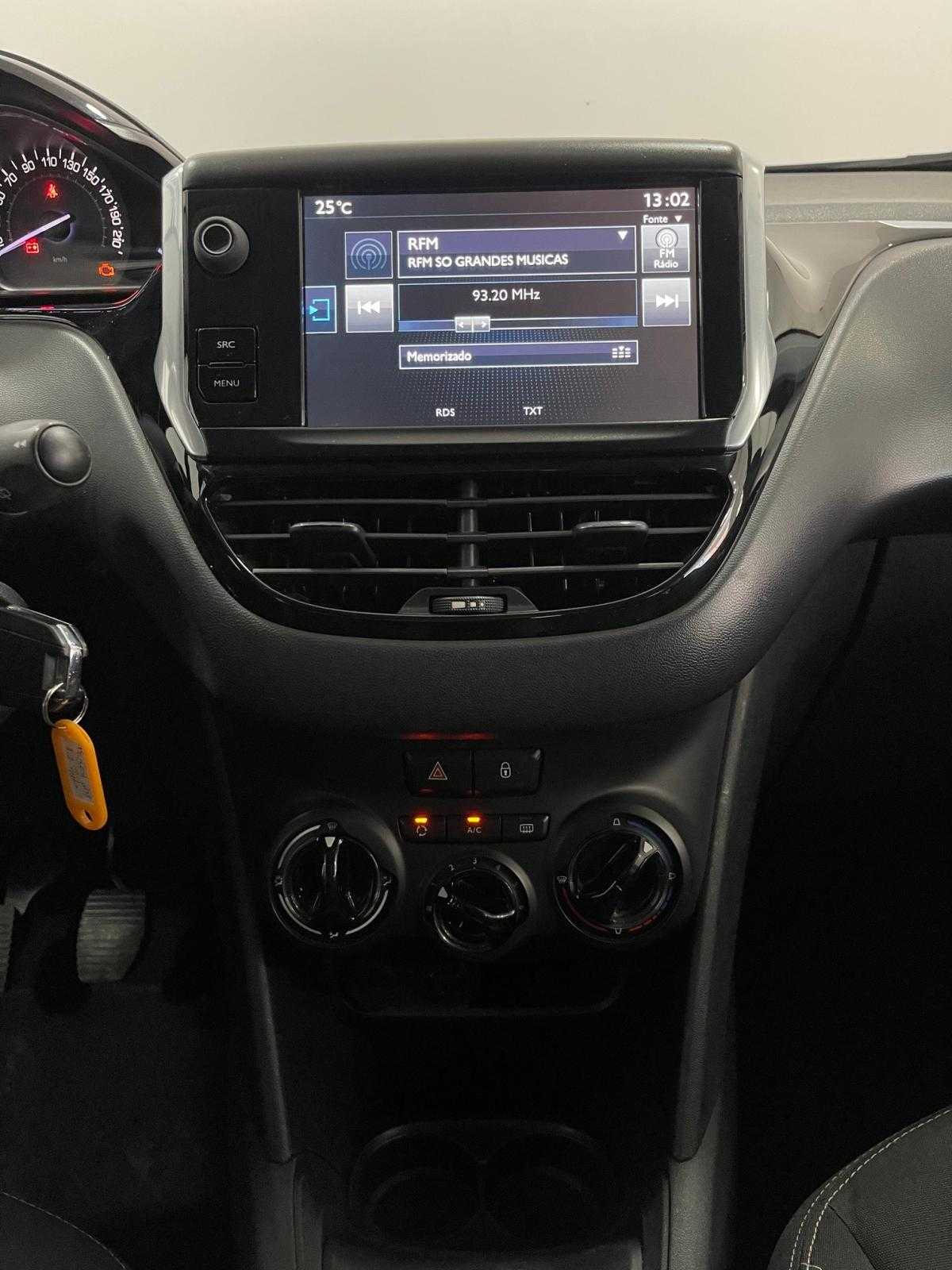 peugeot-208-2015-gasolina-1199cc