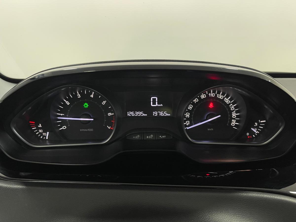 peugeot-208-2015-gasolina-1199cc