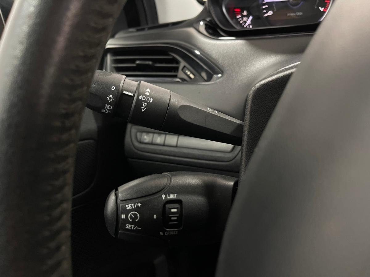 peugeot-208-2015-gasolina-1199cc