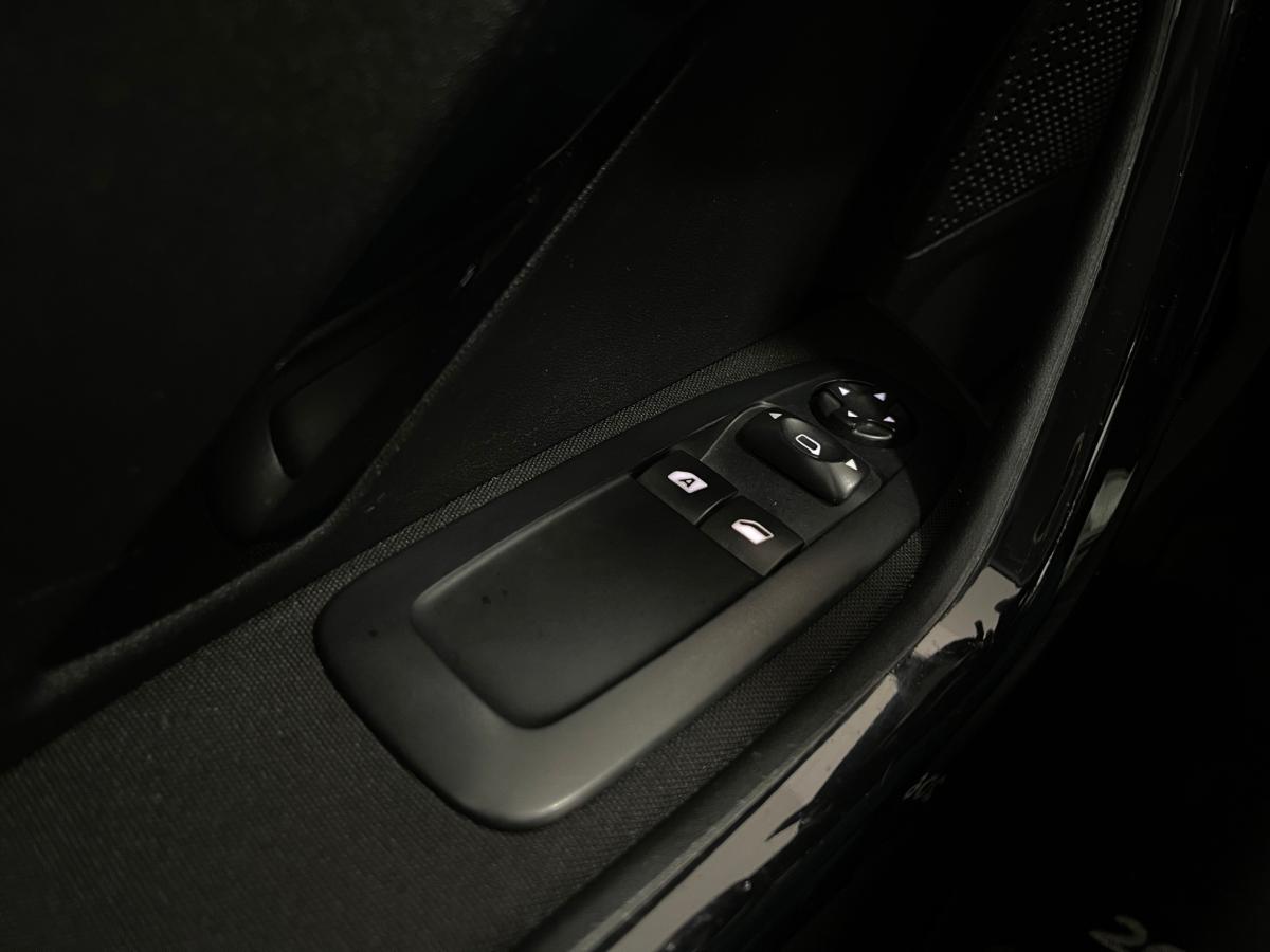 peugeot-208-2015-gasolina-1199cc