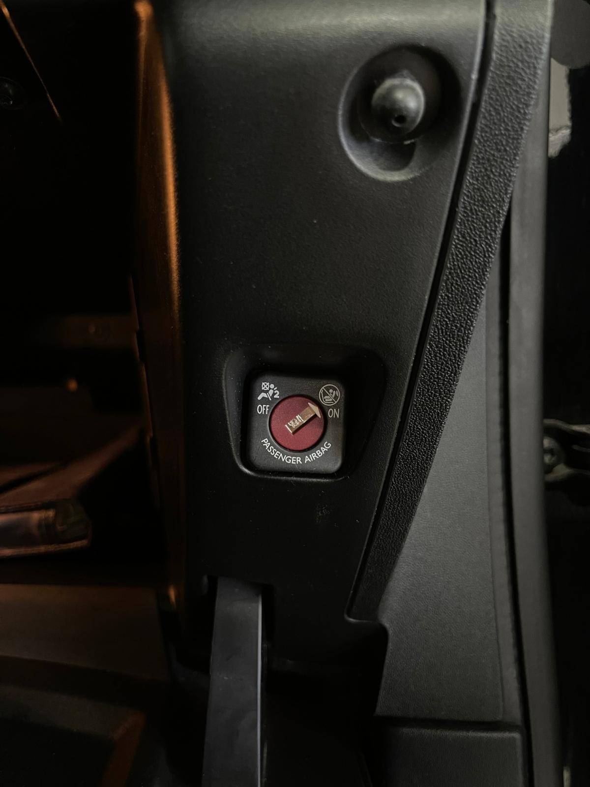 peugeot-208-2015-gasolina-1199cc