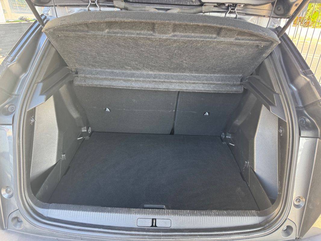 peugeot-2008-2023-gasolina-1199cc