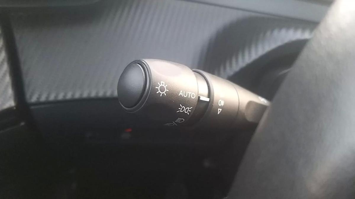 peugeot-2008-2023-gasolina-1199cc