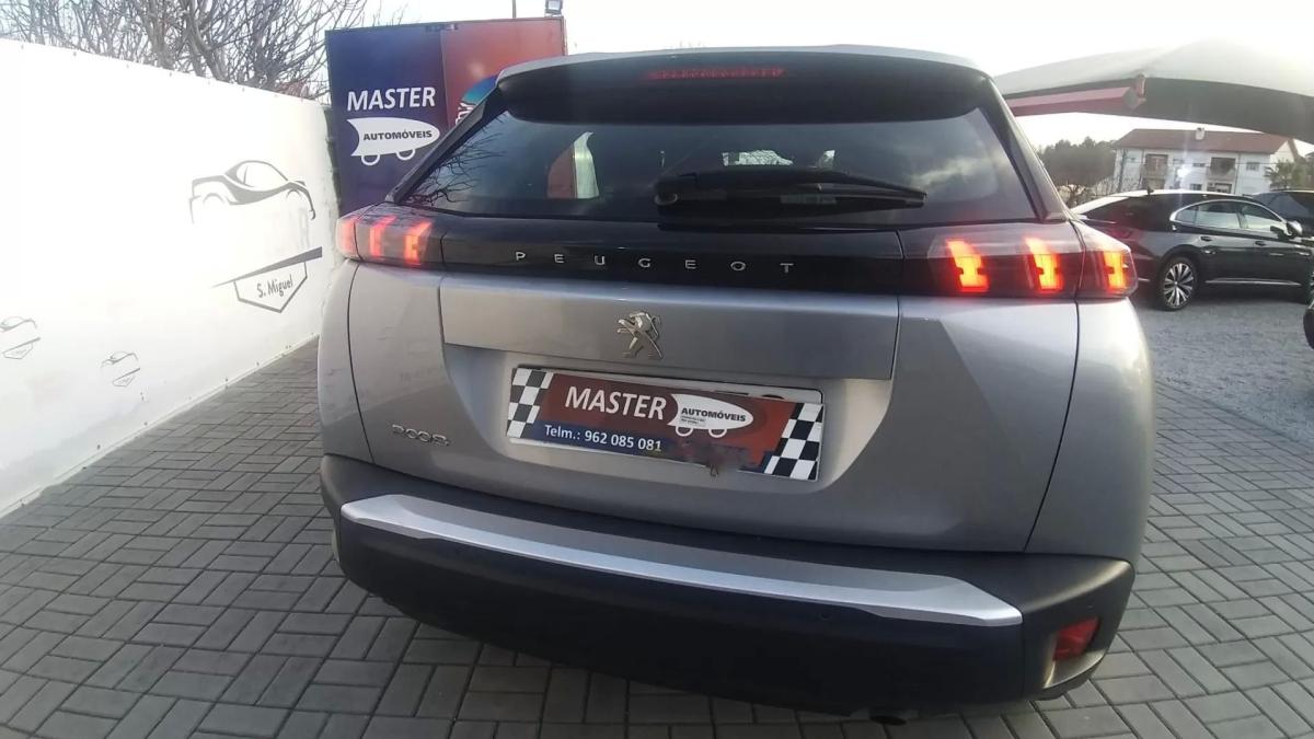 peugeot-2008-2023-gasolina-1199cc