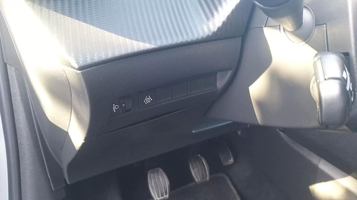 peugeot-208-2022-gasolina-1199cc