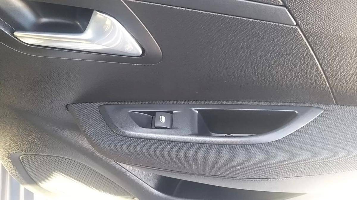 peugeot-208-2022-gasolina-1199cc