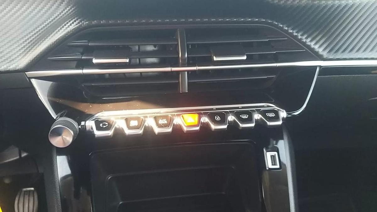 peugeot-208-2022-gasolina-1199cc