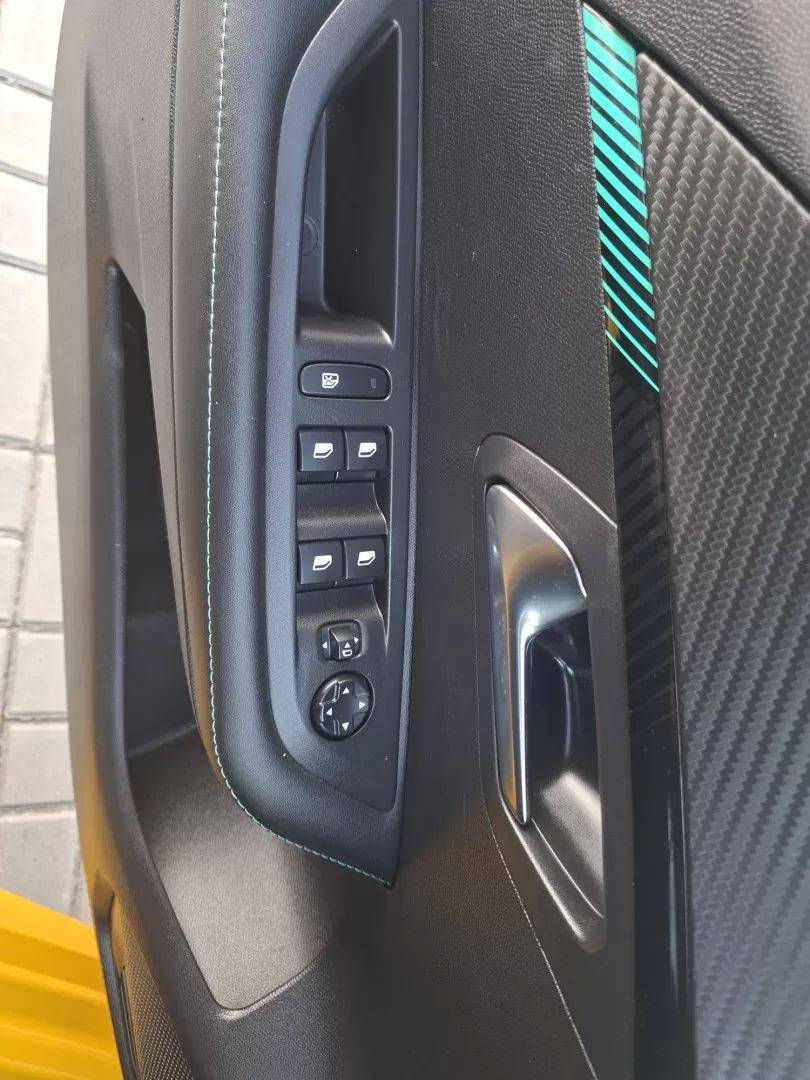 peugeot-208-2021-gasolina-1199cc