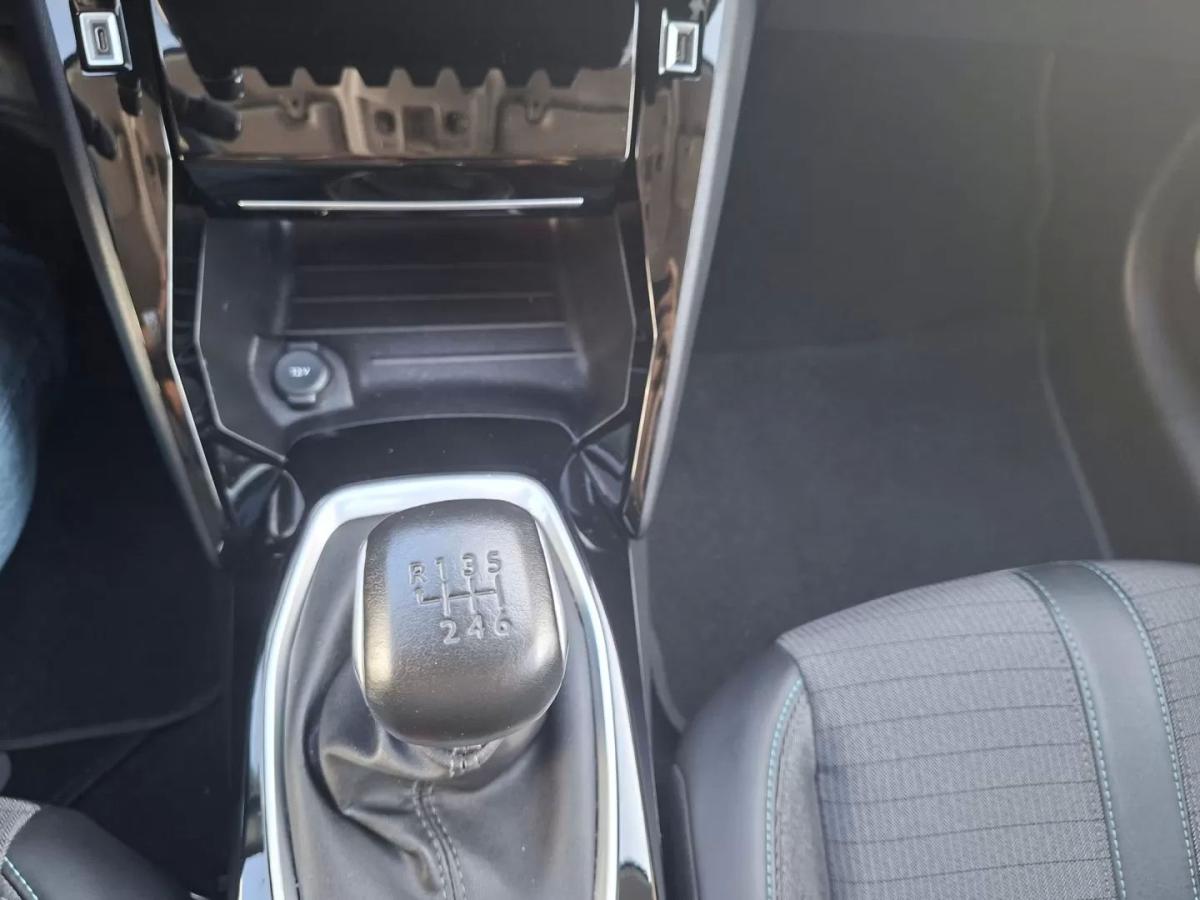peugeot-208-2021-gasolina-1199cc