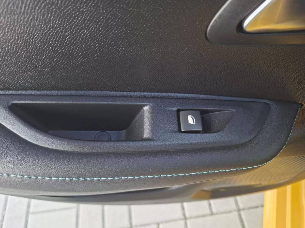 peugeot-208-2021-gasolina-1199cc