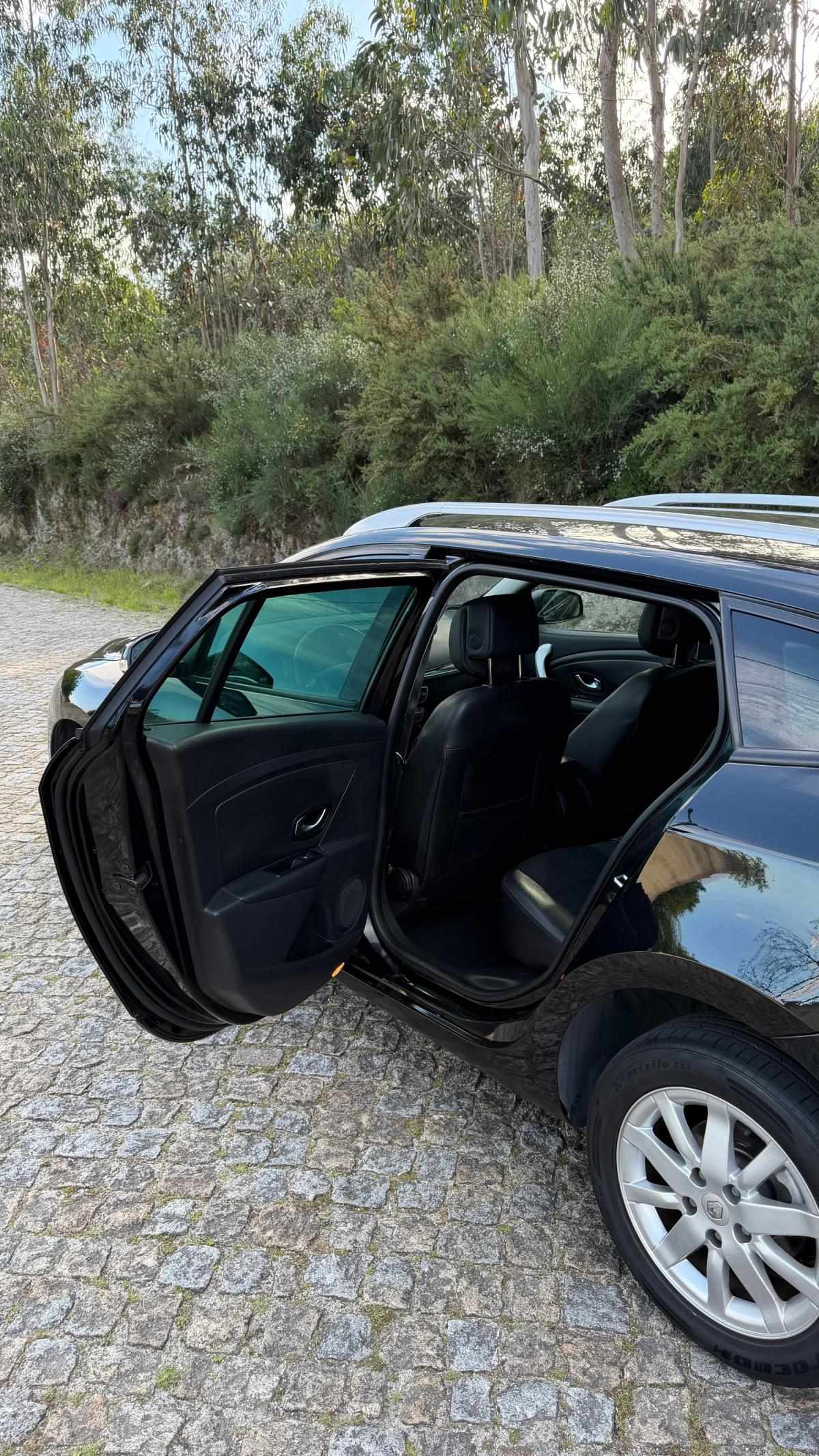 renault-megane-sport-tourer-2011-diesel-1461cc