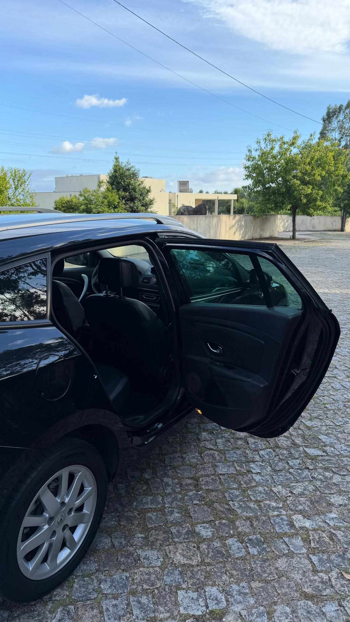 renault-megane-sport-tourer-2011-diesel-1461cc